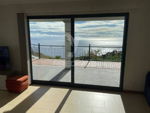 Moradia de luxo na calheta vista mar infinito