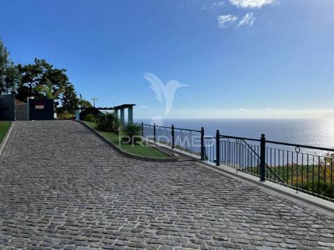 Moradia de luxo na calheta vista mar infinito