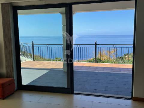 Moradia de luxo na calheta vista mar infinito