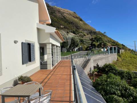 Moradia de luxo na calheta vista mar infinito