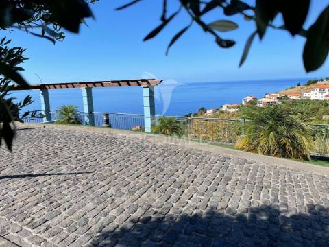 Moradia de luxo na calheta vista mar infinito
