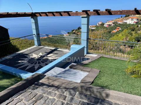 Moradia de luxo na calheta vista mar infinito