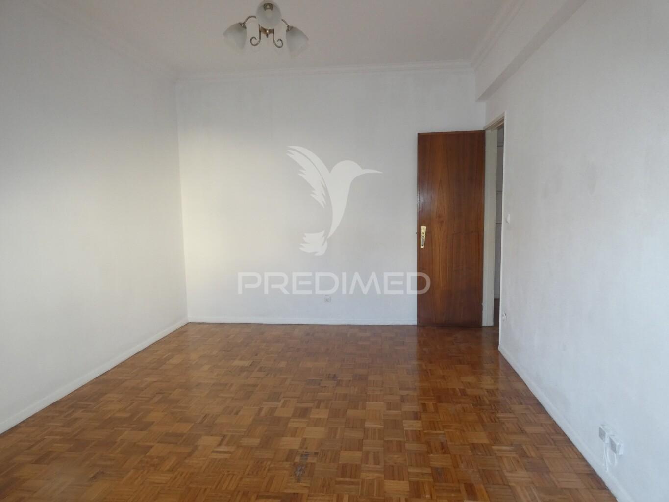 Apartamento luminoso para arrendamento em são joão da talha - loures