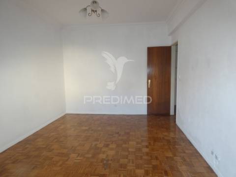 Apartamento luminoso para arrendamento em são joão da talha - loures