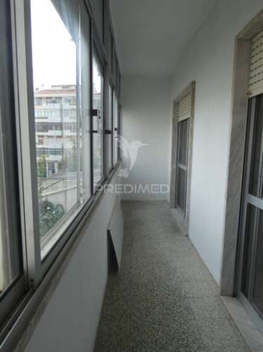 Apartamento luminoso para arrendamento em são joão da talha - loures
