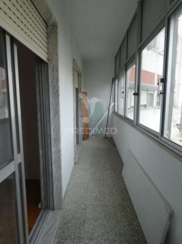 Apartamento luminoso para arrendamento em são joão da talha - loures