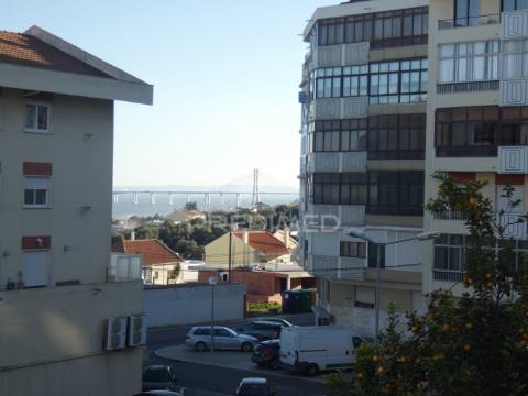 Apartamento luminoso para arrendamento em são joão da talha - loures