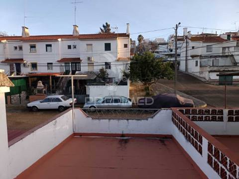 Moradia no bairro da boa fé em elvas - conforto e tradição com vista