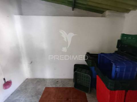 Pequena moradia t0 em são romão - potencial para requalificação