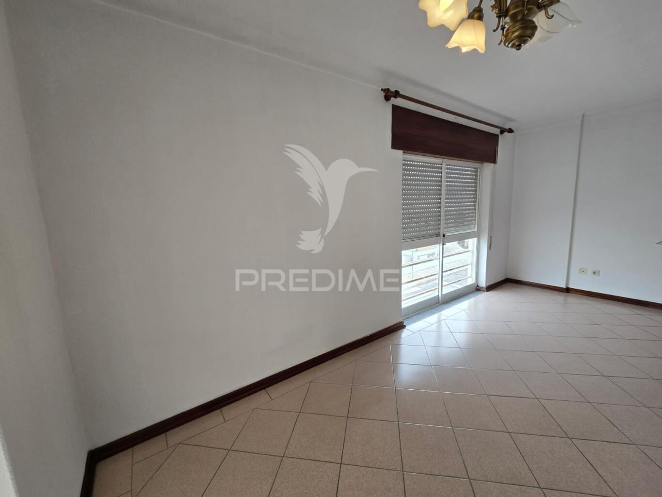 Apartamento t2 - com terraço e estacionamento - grândola