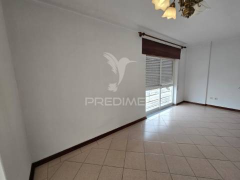 Apartamento t2 - com terraço e estacionamento - grândola