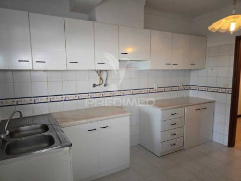 Apartamento t2 - com terraço e estacionamento - grândola