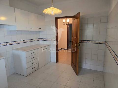 Apartamento t2 - com terraço e estacionamento - grândola
