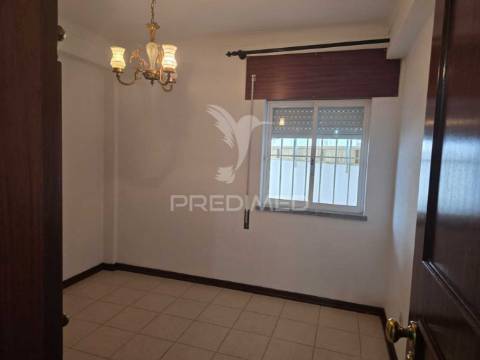 Apartamento t2 - com terraço e estacionamento - grândola