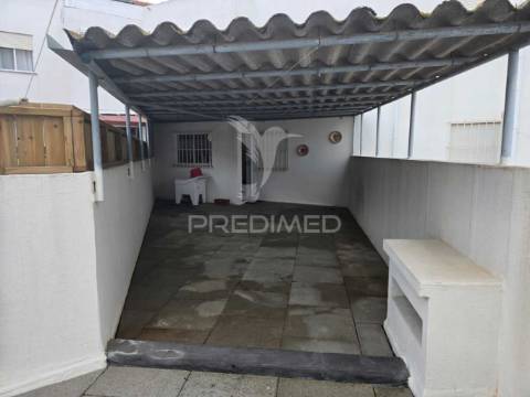 Apartamento t2 - com terraço e estacionamento - grândola
