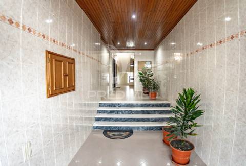 Apartamento t2 novo a estrear 74 m2 ler texto sff