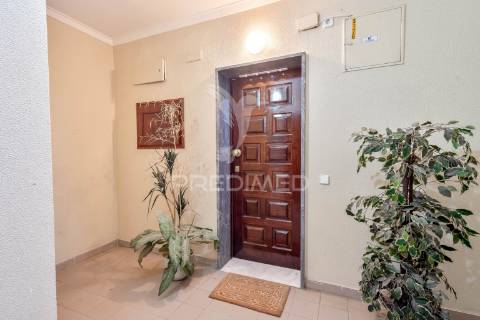 Apartamento t2 novo a estrear 74 m2 ler texto sff