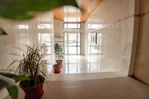 Apartamento t2 novo a estrear 74 m2 ler texto sff