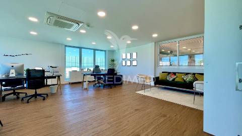 Armazém premium com escritórios modernos | 1.000m² | seixal
