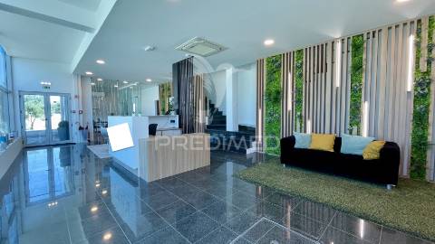 Armazém premium com escritórios modernos | 1.000m² | seixal
