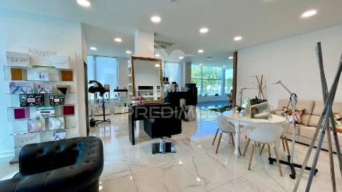 Armazém premium com escritórios modernos | 1.000m² | seixal