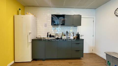 Armazém premium com escritórios modernos | 1.000m² | seixal