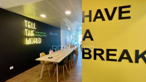 Armazém premium com escritórios modernos | 1.000m² | seixal