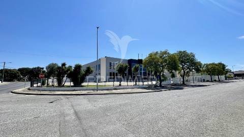Armazém premium com escritórios modernos | 1.000m² | seixal