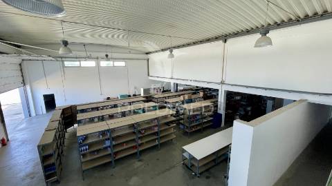 Armazém premium com escritórios modernos | 1.000m² | seixal