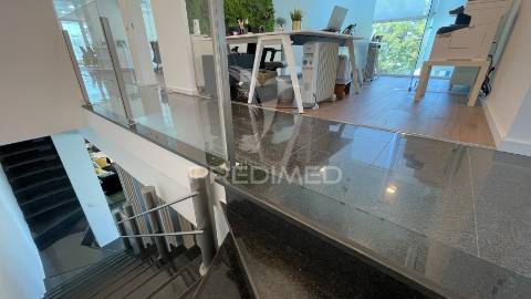 Armazém premium com escritórios modernos | 1.000m² | seixal