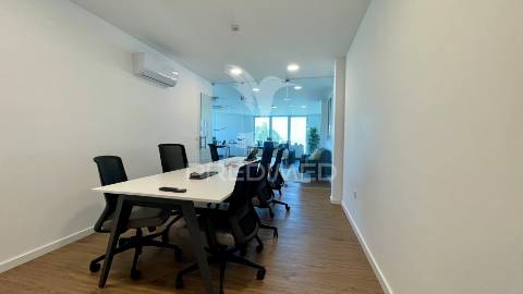 Armazém premium com escritórios modernos | 1.000m² | seixal
