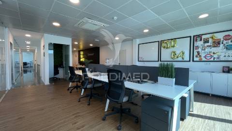 Armazém premium com escritórios modernos | 1.000m² | seixal