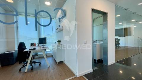 Armazém premium com escritórios modernos | 1.000m² | seixal