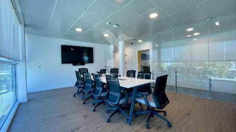 Armazém premium com escritórios modernos | 1.000m² | seixal