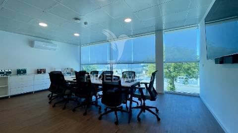 Armazém premium com escritórios modernos | 1.000m² | seixal