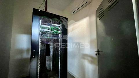 Armazém premium com escritórios modernos | 1.000m² | seixal