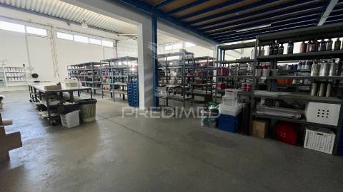 Armazém premium com escritórios modernos | 1.000m² | seixal
