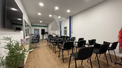 Armazém premium com escritórios modernos | 1.000m² | seixal