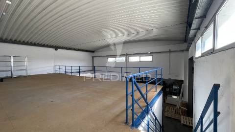 Armazém premium com escritórios modernos | 1.000m² | seixal