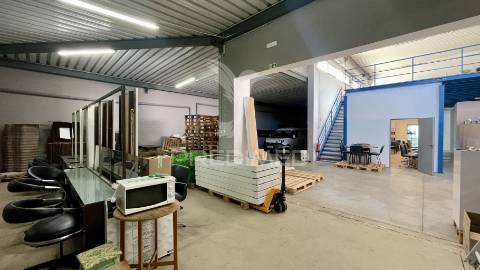 Armazém premium com escritórios modernos | 1.000m² | seixal