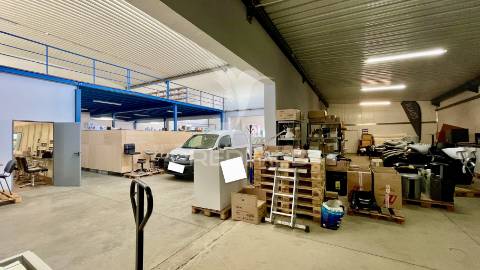Armazém premium com escritórios modernos | 1.000m² | seixal