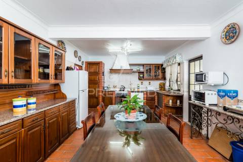 Quinta em palmela com moradia térrea