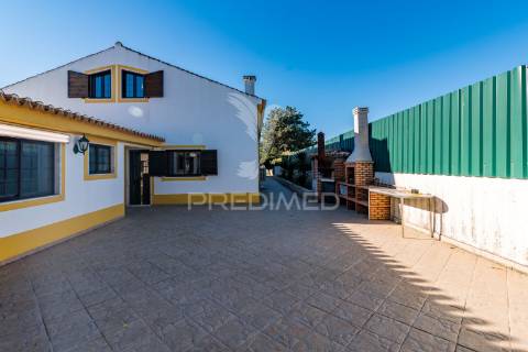 Quinta em palmela com moradia térrea