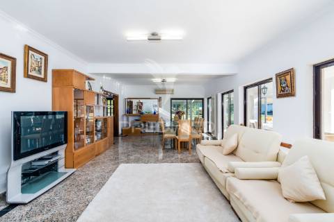 Quinta em palmela com moradia térrea
