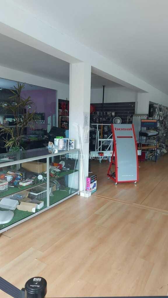 Pavilhão para espaço comercial - leiria
