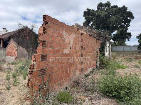 Ruína com projeto aprovado - ourém