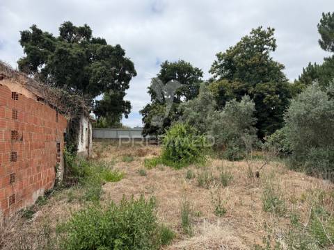 Ruína com projeto aprovado - ourém