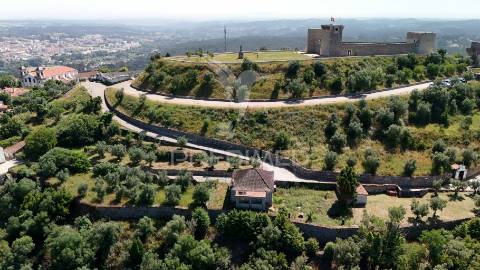 Terreno na zona histórica de ourém