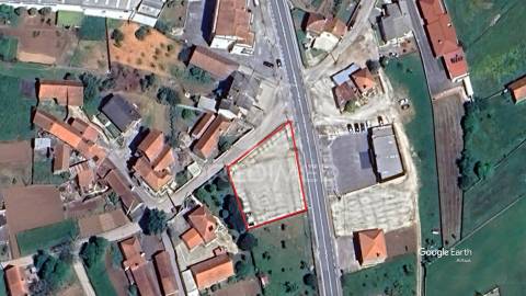 Terreno na estrada de leiria situado em loureira