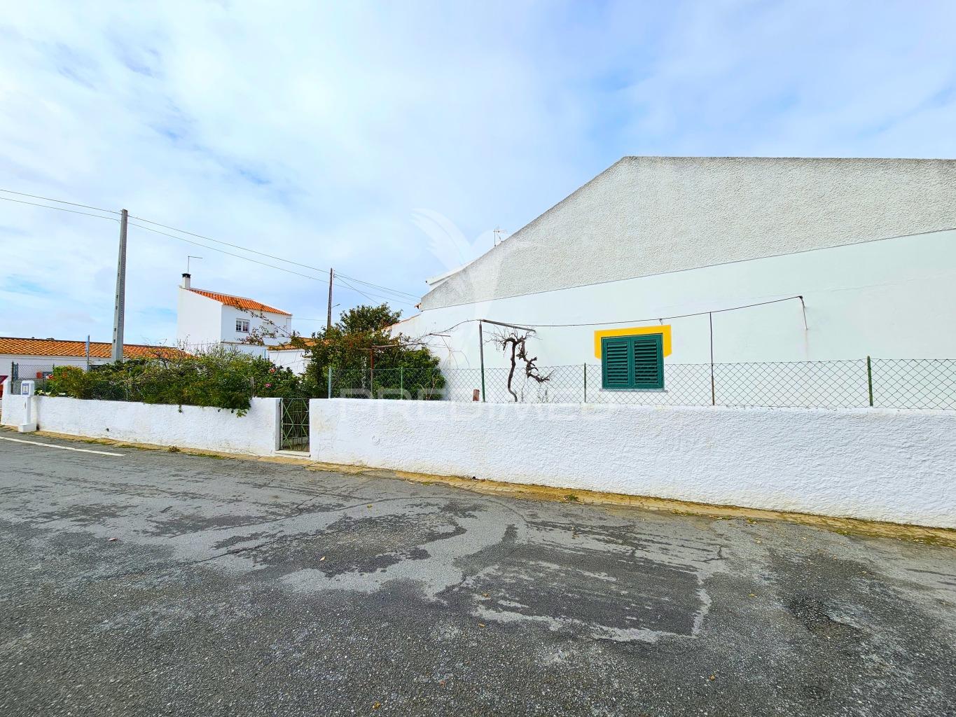 Moradia t4 com quintal no lombador, castro verde